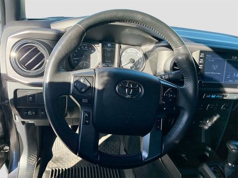 Used 2021 Toyota Tacoma TRD Off-Road image 11