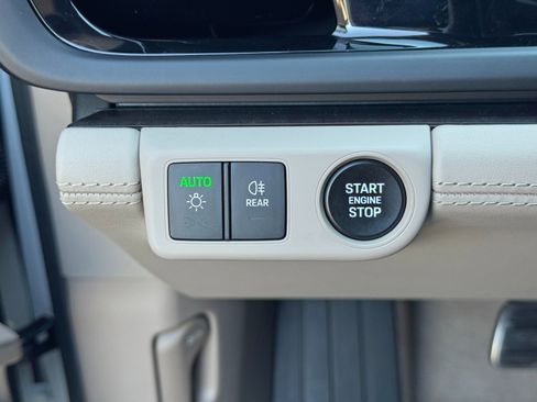 Used 2024 Porsche Panamera 4 image 19