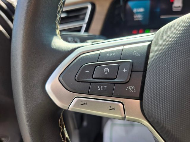 Used 2025 Volkswagen Atlas SE AWD/4WD image 34