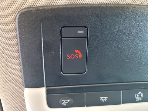 Used 2025 Nissan Rogue SV FWD image 24