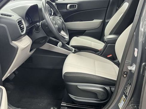 Used 2025 Hyundai Venue SEL FWD image 15
