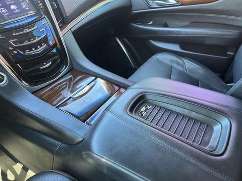Used 2020 Cadillac Escalade Luxury AWD/4WD image 46