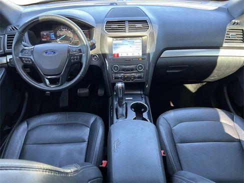 Used 2018 Ford Explorer XLT w/ Equipment Group 202A image 16
