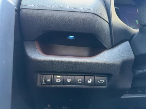 Used 2022 Toyota RAV4 Limited image 17