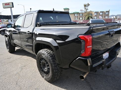 Used 2024 Toyota Tacoma TRD Sport image 12
