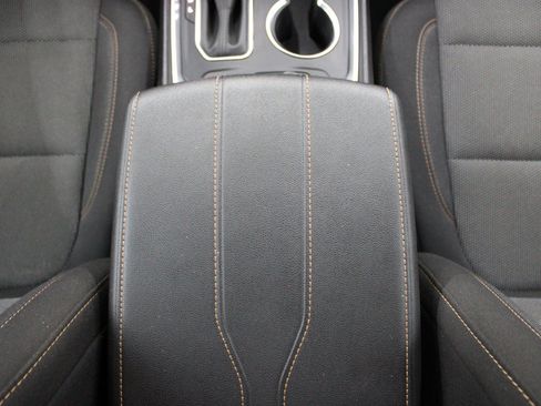 Used 2019 Chevrolet Traverse LT FWD image 28