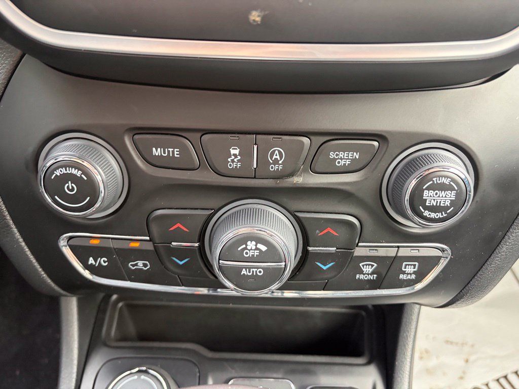 Used 2023 Jeep Cherokee Altitude Lux AWD/4WD image 31