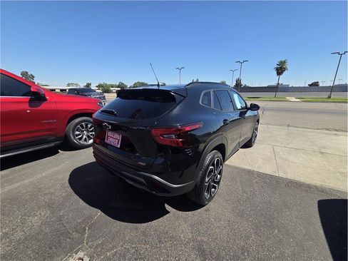 Used 2024 Chevrolet Trax RS w/ Sunroof Package FWD image 5