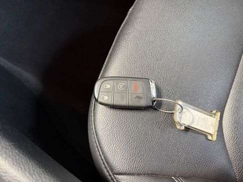 Used 2025 Jeep Compass Limited image 22