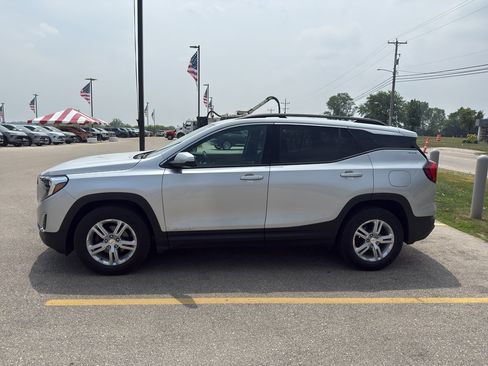 Used 2019 GMC Terrain SLE w/ Driver Convenience Package AWD/4WD image 3