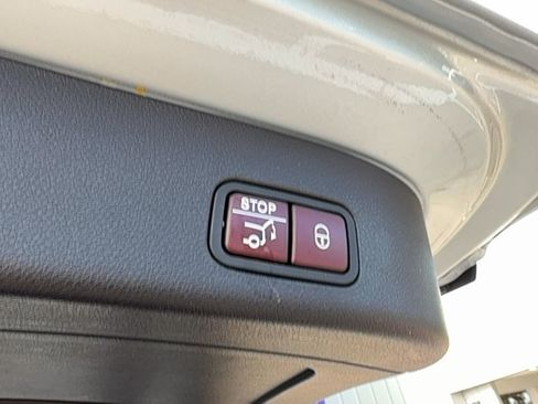 Used 2017 Mercedes-Benz GLS 550 4MATIC image 27