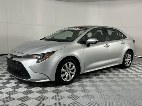 Used 2025 Toyota Corolla LE FWD image 4