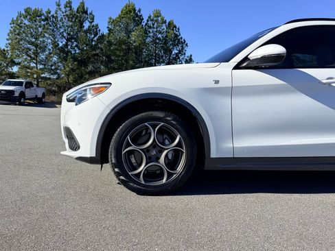 Used 2022 Alfa Romeo Stelvio Ti w/ Active Assist Plus Package AWD/4WD image 4
