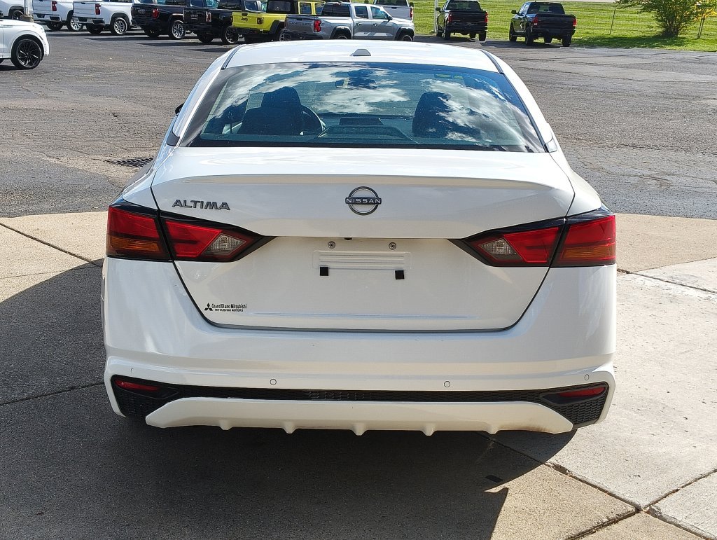 Used 2025 Nissan Altima 2.5 SV FWD image 6
