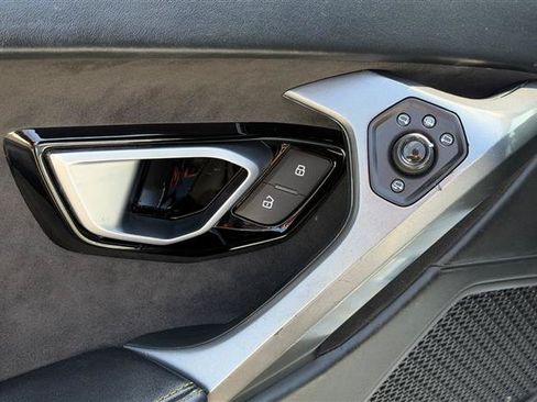 Used 2019 Lamborghini Huracan LP 580-2 RWD image 31