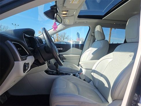 Used 2021 Jeep Cherokee Latitude Lux w/ Sun & Sound Group image 15