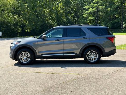 Used 2025 Ford Explorer Active AWD/4WD image 21