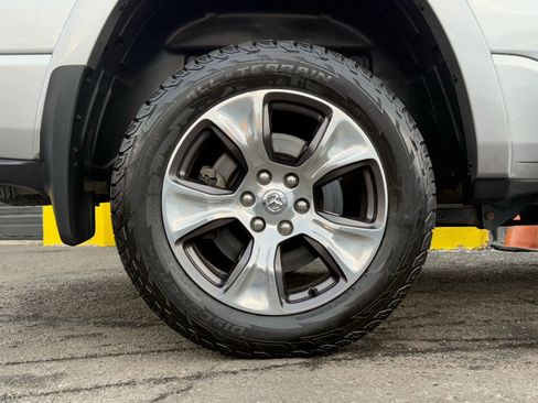 Used 2019 RAM 1500 Laramie image 31