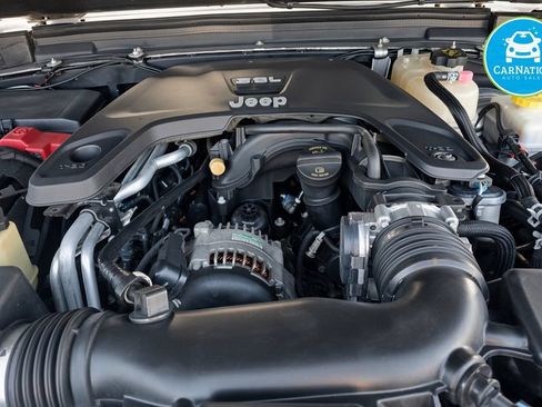 Used 2018 Jeep Wrangler Unlimited Sport S AWD/4WD image 9