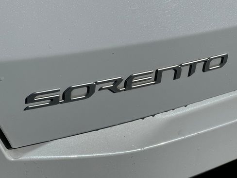 Used 2024 Kia Sorento S image 28