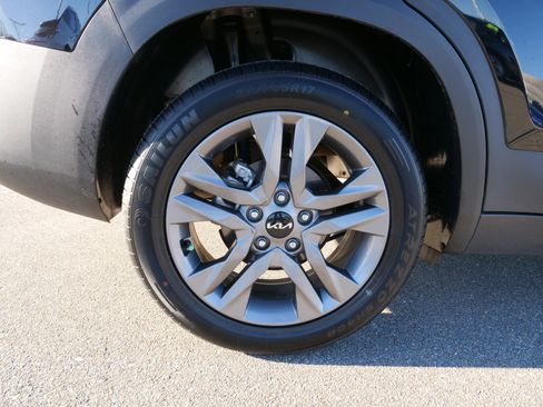 Used 2023 Kia Seltos S w/ Navigation Package image 11