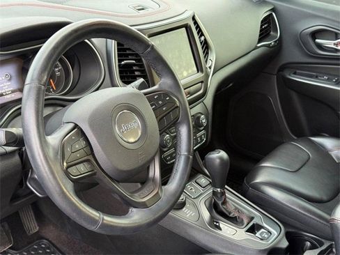 Used 2019 Jeep Cherokee Trailhawk w/ Cold Weather Group image 19