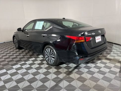 Used 2024 Nissan Altima 2.5 SV image 12