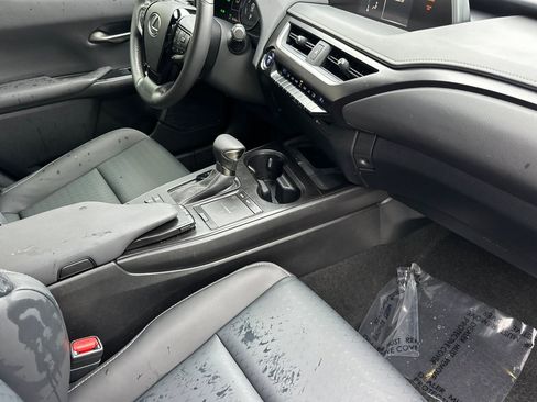 Certified 2022 Lexus UX 250h w/ Accessory Package (Z1) image 17