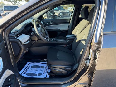 Used 2023 Jeep Compass Sport image 15
