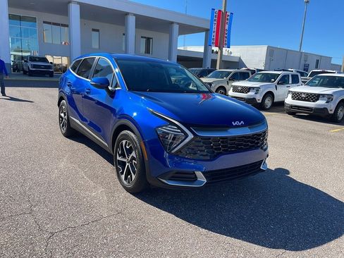 Used 2024 Kia Sportage EX image 4