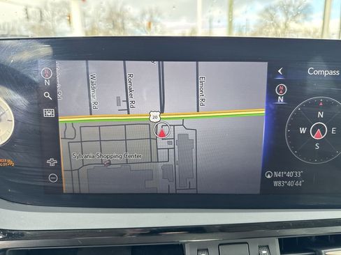 Used 2022 Lexus ES 300h w/ Premium Package image 14