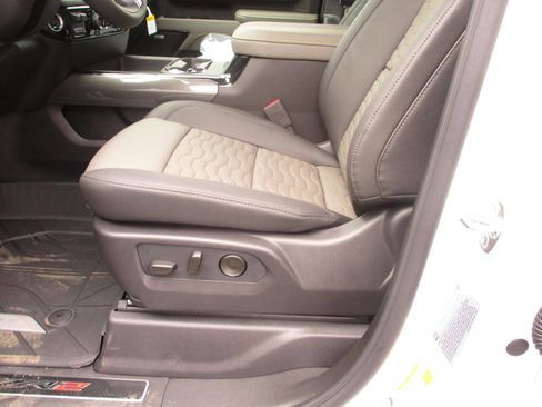 New 2026 Chevrolet Silverado 2500 ZR2 image 11