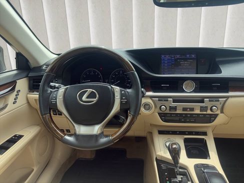 Used 2013 Lexus ES 350 w/ Luxury Pkg FWD image 12