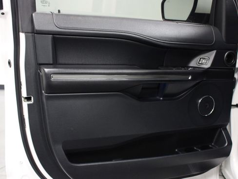 Used 2019 Ford Expedition XLT w/ Equipment Group 202A RWD image 11