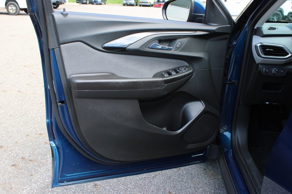 Used 2021 Chevrolet TrailBlazer LT w/ Convenience Package FWD image 8