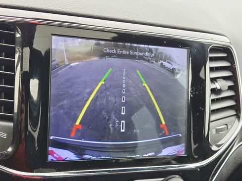 Used 2020 Jeep Grand Cherokee Limited image 28