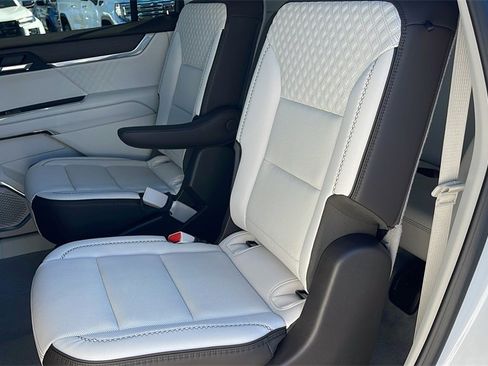 Used 2025 GMC Acadia Denali w/ Super Cruise Package image 14