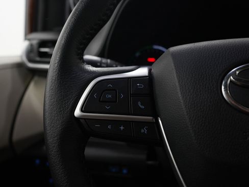 Used 2021 Toyota Sienna XLE w/ XLE Plus Package AWD/4WD image 25