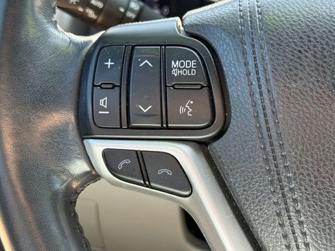 Used 2017 Toyota Highlander XLE AWD/4WD image 23