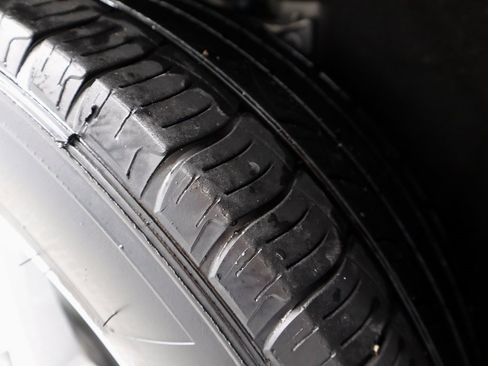 Certified 2021 Ford Edge SE image 19