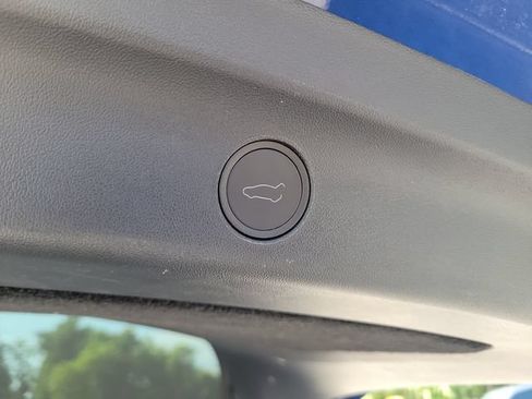 Used 2022 Tesla Model Y Performance AWD/4WD image 10