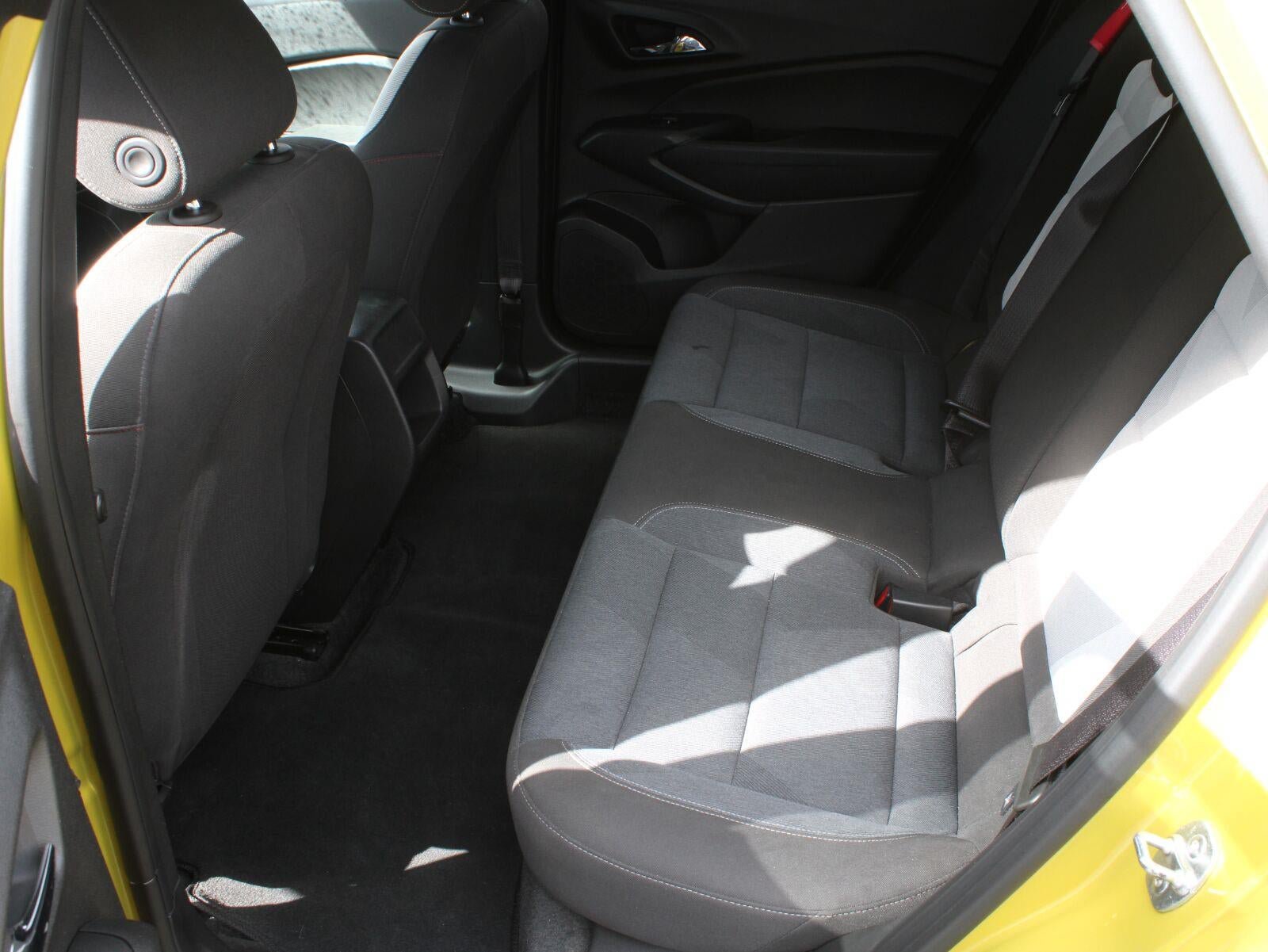 Used 2024 Chevrolet Trax RS w/ Sunroof Package FWD image 17