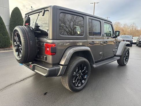 Used 2023 Jeep Wrangler Sahara w/ Cold Weather Group image 11