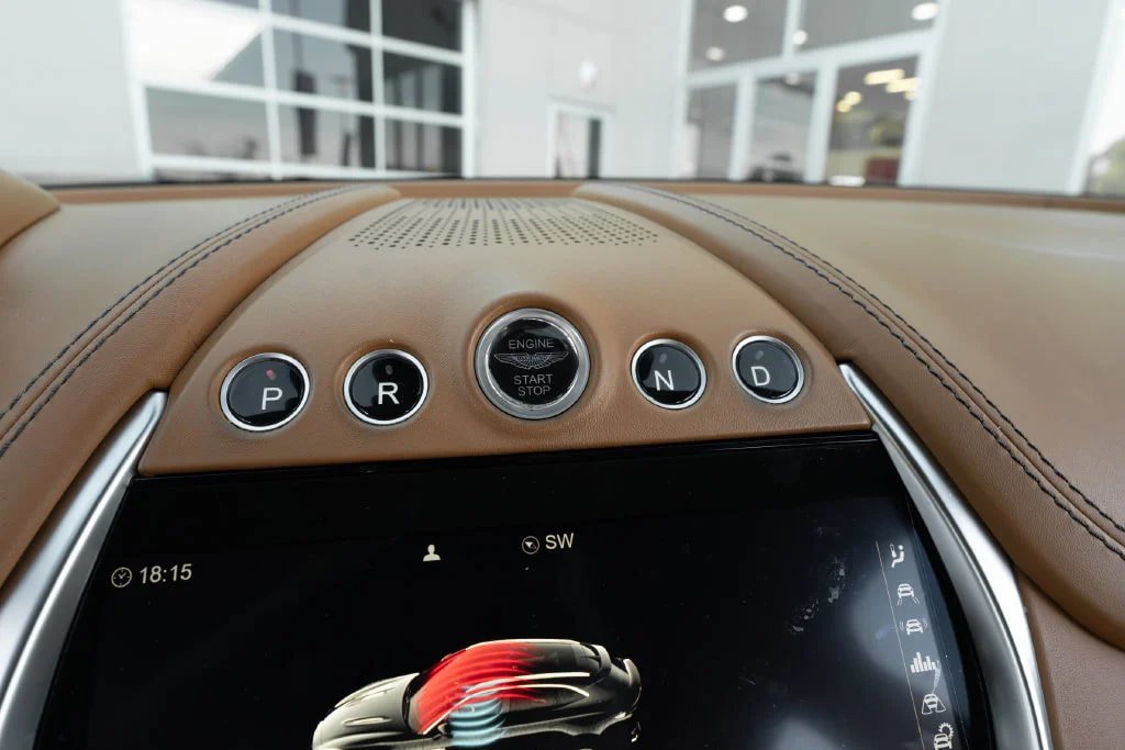 Used 2022 Aston Martin DBX AWD/4WD image 39