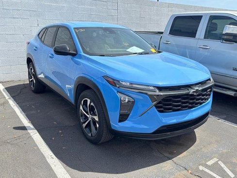 Used 2024 Chevrolet Trax RS image 2