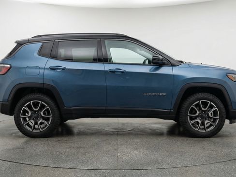 Used 2025 Jeep Compass Trailhawk AWD/4WD image 11