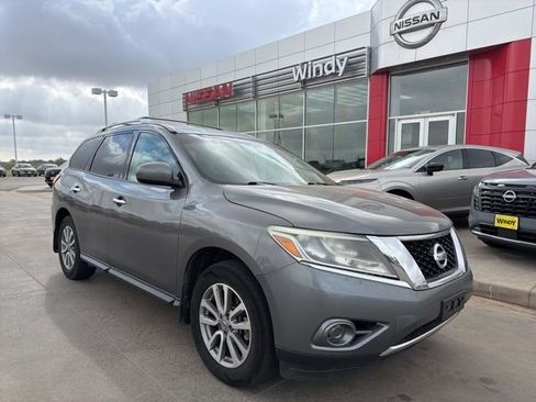Used 2015 Nissan Pathfinder S image 1
