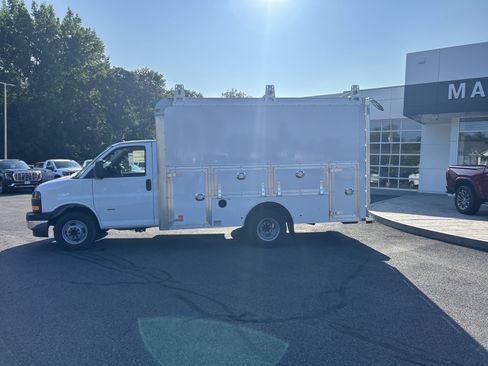 New 2026 GMC Savana 3500 w/ Power Convenience Package RWD image 2