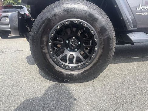 Used 2021 Jeep Wrangler Unlimited Sahara AWD/4WD image 32