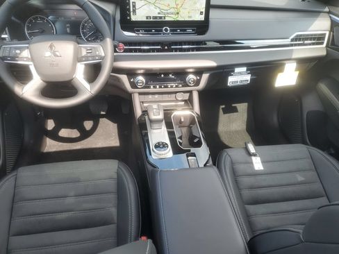 New 2026 Mitsubishi Outlander AWD image 22
